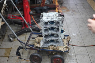 汽车发动机清洗作业