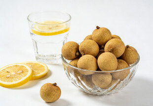 玻璃碗中的龙眼