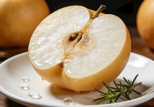切开的秋月梨