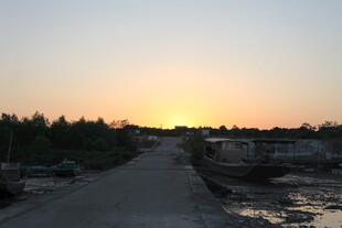 夕阳下的乡间小路