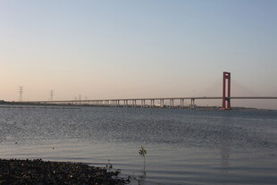 黄昏下的跨海大桥美景