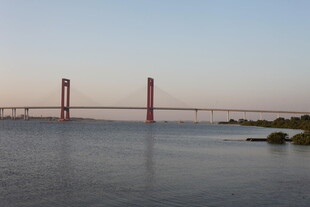 黄昏下的跨海大桥美景