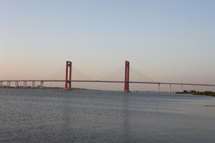 黄昏下的跨海大桥美景