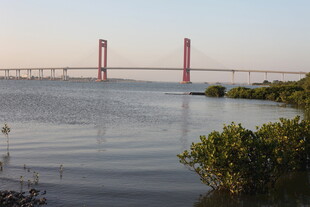黄昏下的跨海大桥景观