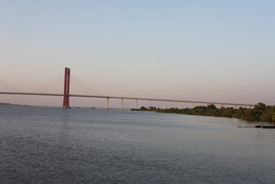 黄昏下的跨海大桥美景