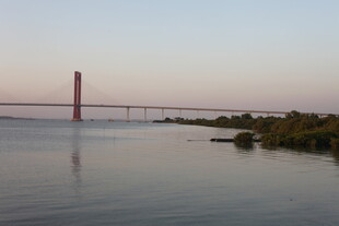 黄昏下的跨海大桥美景