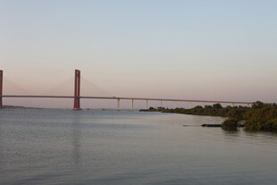 黄昏下的跨海大桥美景