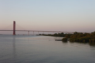 黄昏下的跨海大桥美景