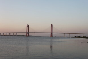 黄昏下的跨海大桥美景