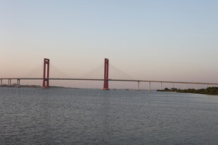 黄昏下的跨海大桥