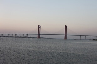 黄昏下的跨海大桥