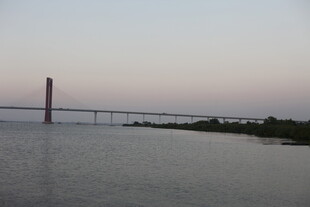 黄昏下的跨海大桥景观