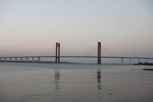 黄昏下的跨海大桥美景