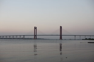 黄昏下的跨海大桥美景