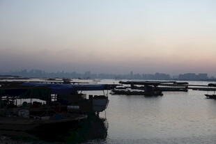 黄昏下的宁静码头