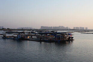 港口码头黄昏景象