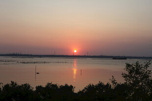 湖畔日落美景