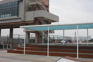 现代户外玻璃廊桥建筑景观