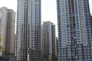 高楼林立的城市建筑群