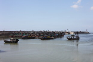 海上渔船停泊景象