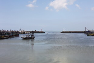 港口海面船只景象