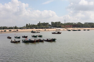 水上船只停泊的美丽景象