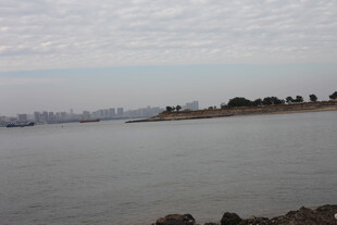 海滨景致远眺城市轮廓