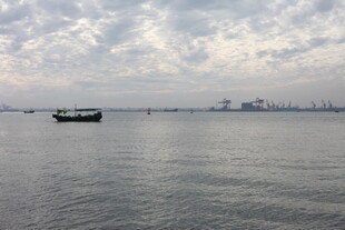 海上孤舟天际云影