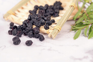 新鲜黑桑葚蓝莓