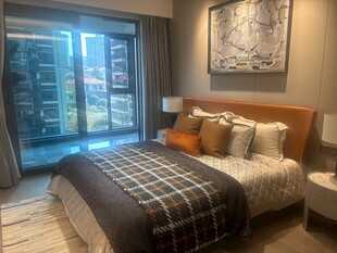 现代简约风格温馨卧室