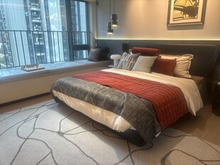 现代简约风格温馨卧室空间