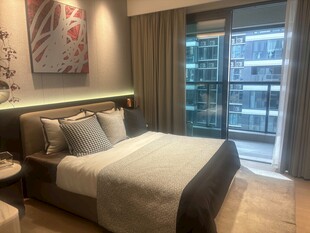 现代简约风格温馨卧室