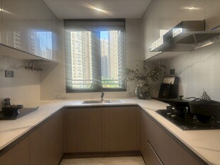 现代简约风格的明亮厨房