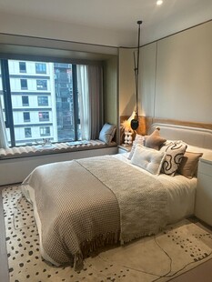 现代简约风格温馨卧室