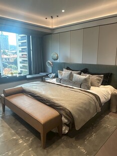 现代简约风格温馨卧室空间