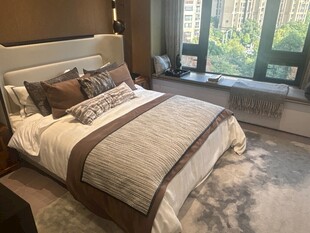 现代简约风格温馨卧室