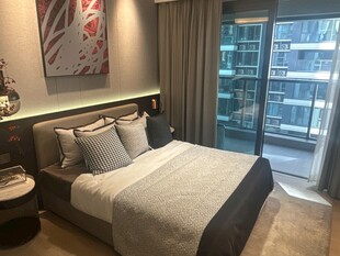 现代简约风格温馨卧室