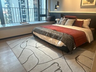 现代简约风温馨卧室一角