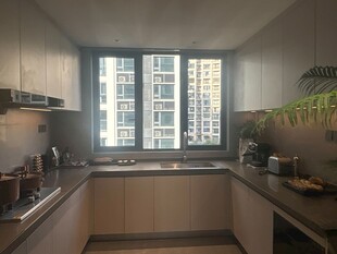 现代简约风格的厨房空间