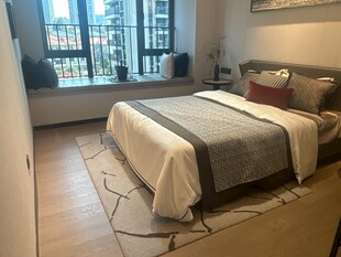 现代简约风格温馨卧室