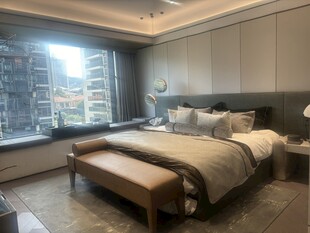 现代简约风温馨卧室空间