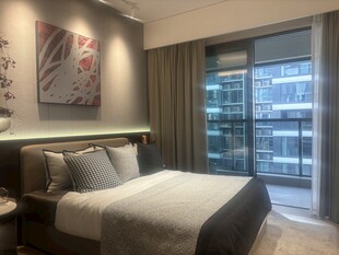 现代简约风格温馨卧室