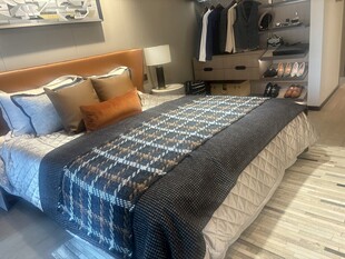 现代简约风格温馨卧室一角