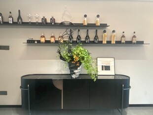 简约室内装饰的置物架场景