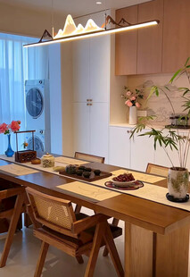 简约木质餐厅温馨场景