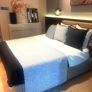 现代简约风格舒适卧室床