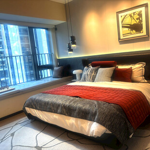 现代温馨卧室室内装饰图