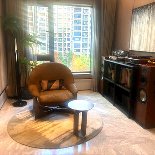 现代温馨客厅休闲角落