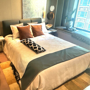 现代简约风格温馨卧室一角