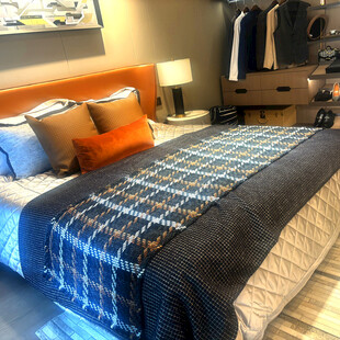 现代温馨卧室床铺展示